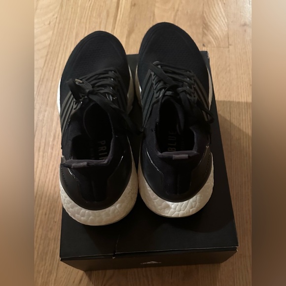ADIDAS ULTRABOOST 21 BLACK WOMEN’S RUNNING SNEAKER WITH BOX. (10) - Picture 5 of 13